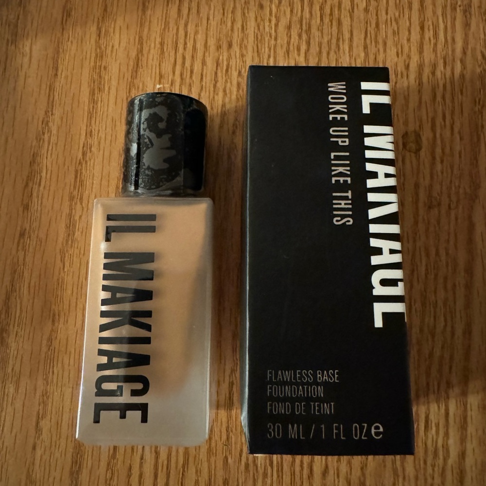 COPY - IL MAKIAGE Foundation (never opened still sealed) #135 Woke up like this.